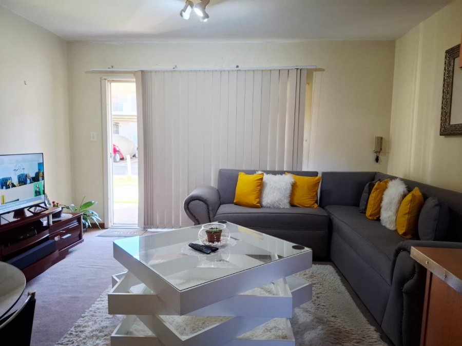 2 Bedroom Property for Sale in Langenhovenpark Free State